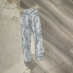 Aerie offline real me 7/8 crossover snakeprint leggings